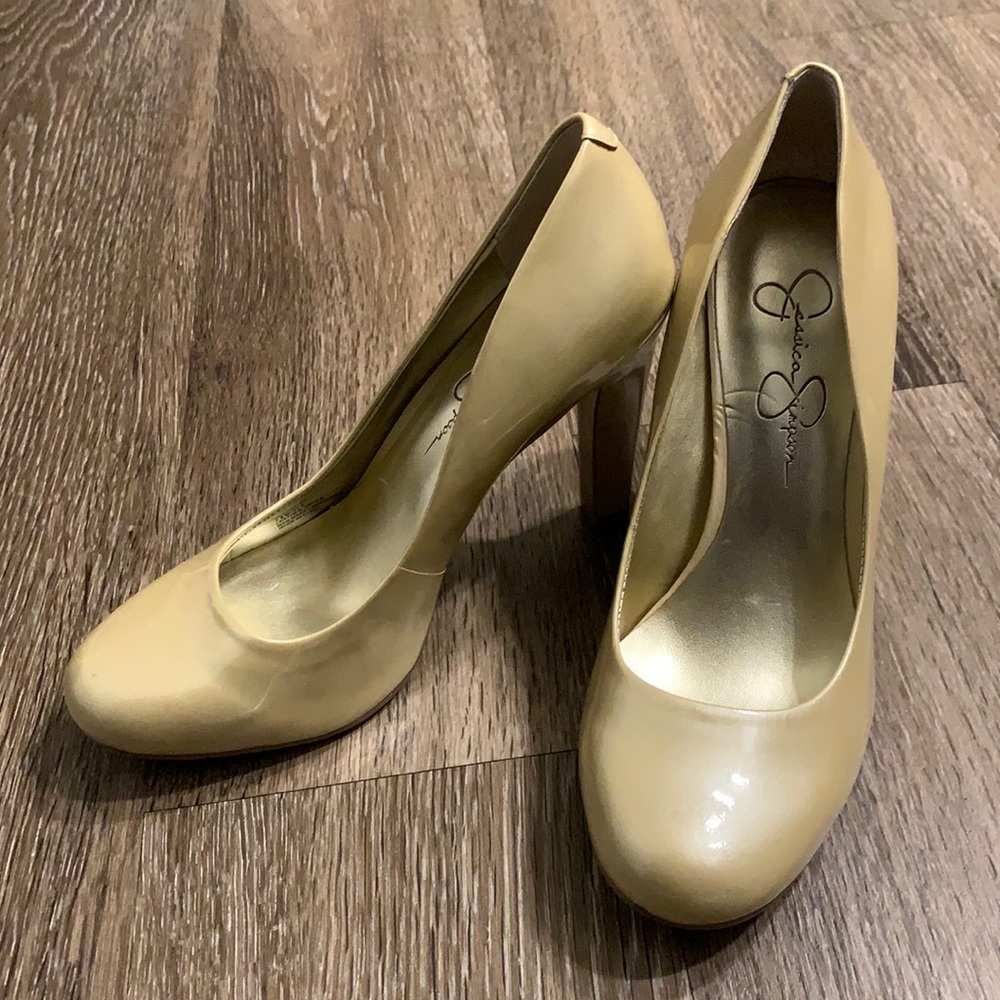 Jessica Simpson High Heels / Pumps in Gold / Nude